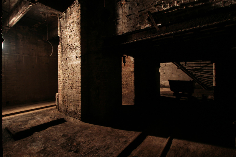 Illustration for article titled Inside the Caverns of Hungary's Abandoned Underground Coal Plant